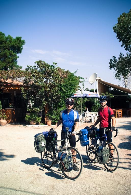 Xenicamp & Bungalows Tolón Buitenkant foto